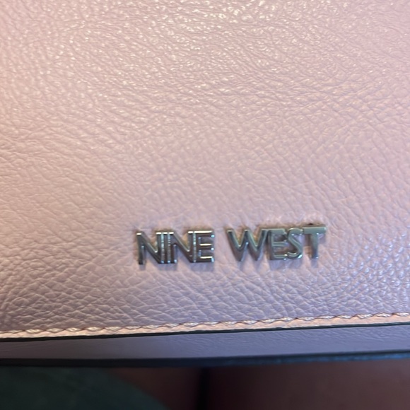 Light pink Nine West pocket book. - Picture 6 of 9